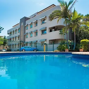 hampton-court-apartments.queenslandhotels.net/