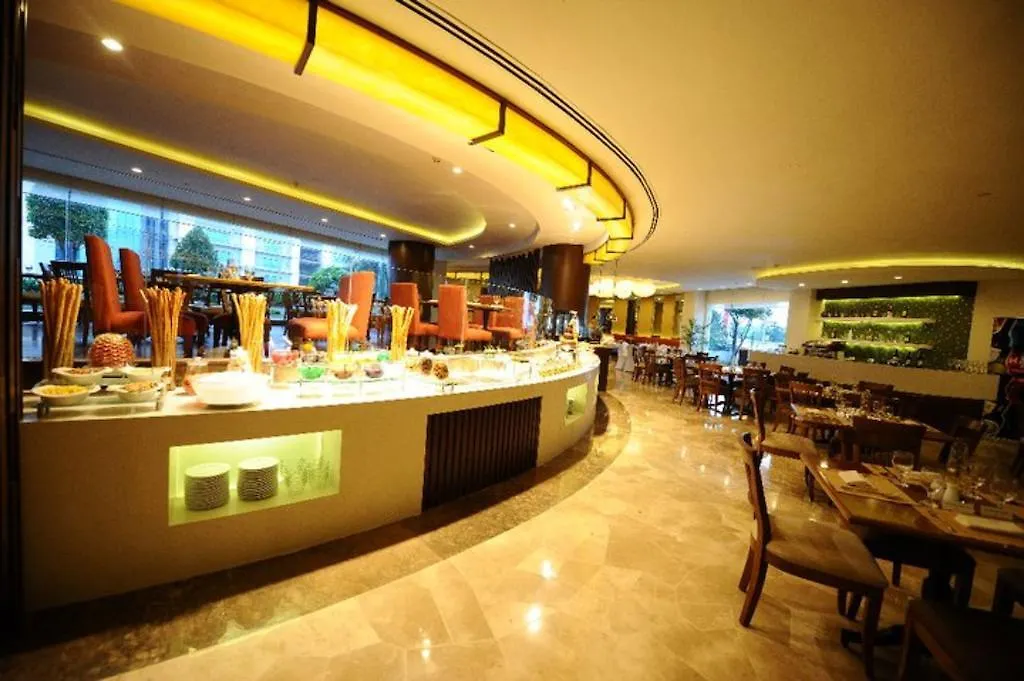 מלון Marco Polo Davao City
